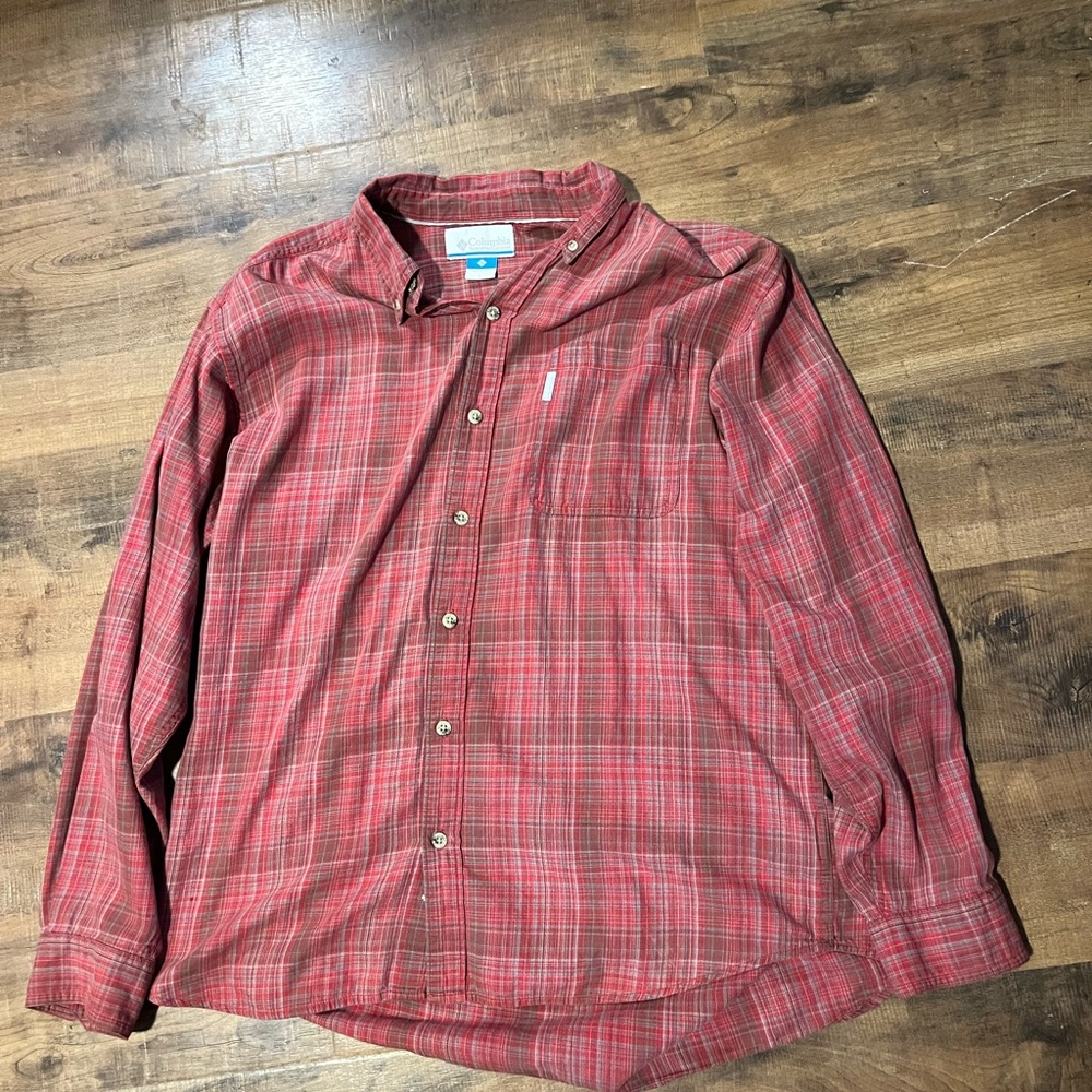 Classic Columbia Men's  L Red Plaid Flannel Long Sleeve Casual Button Down Shirt